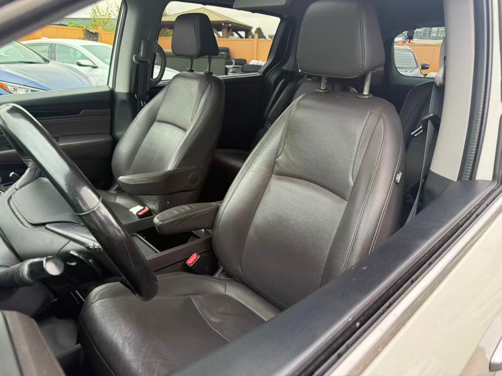 2018 Honda Odyssey Touring Auto thumbnail 13