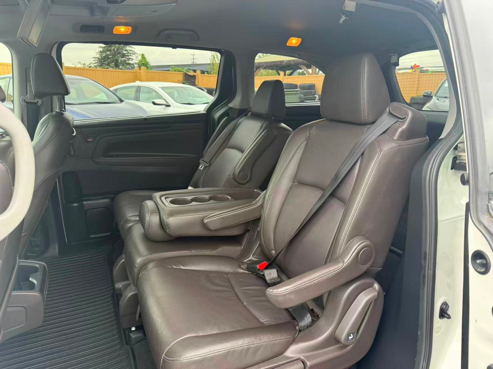 2018 Honda Odyssey Touring Auto thumbnail 16