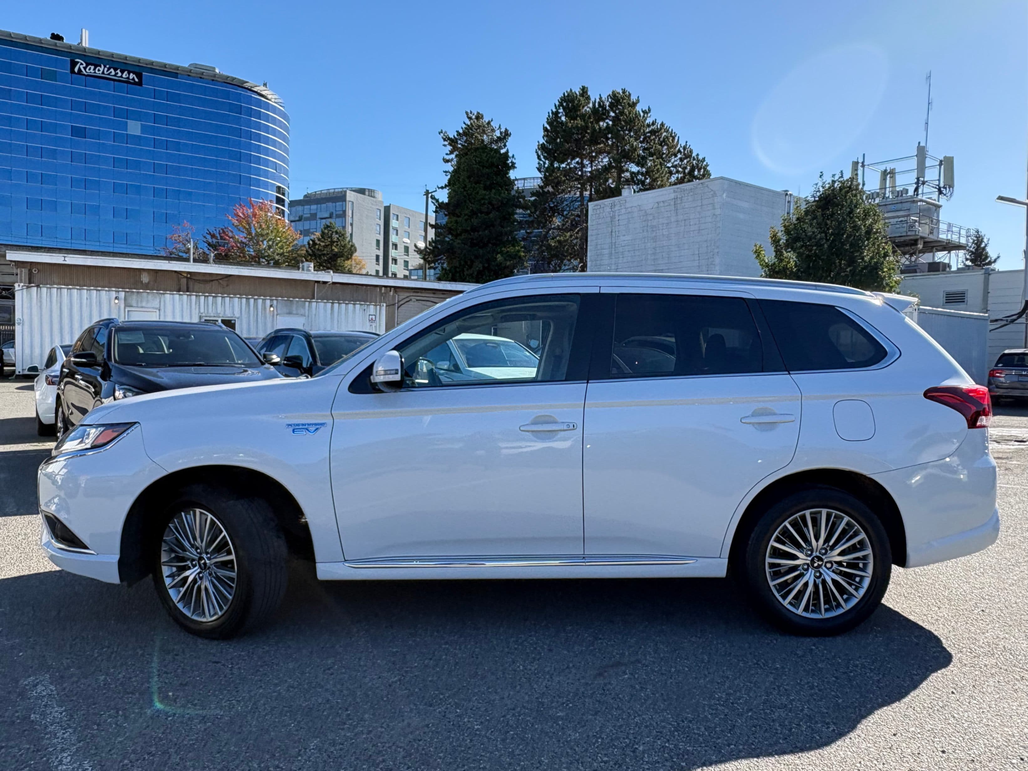 2022 Mitsubishi Outlander PHEV SE S-AWC NO ACCIDENTS/BC LOCAL CAR thumbnail 3