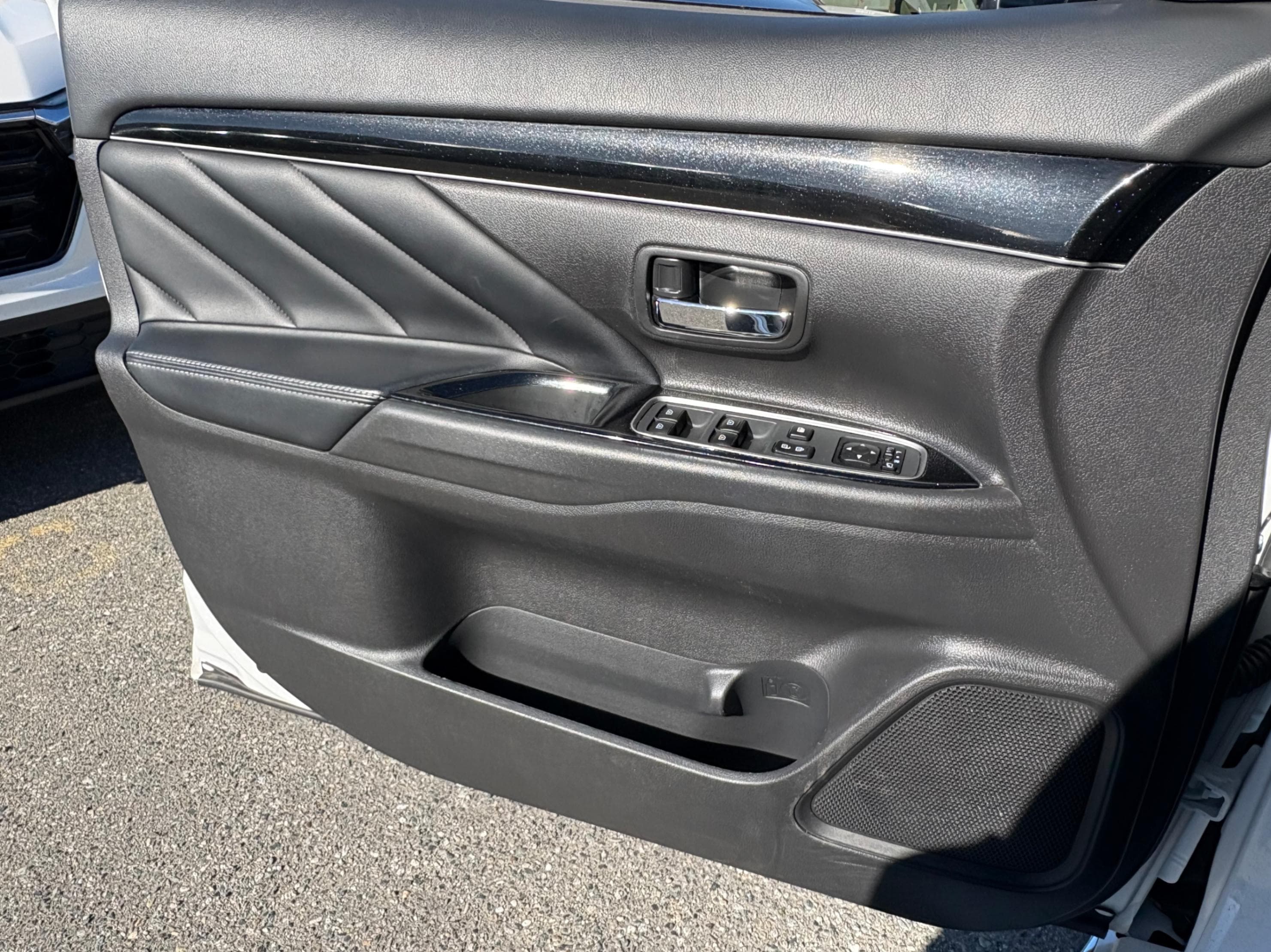 2022 Mitsubishi Outlander PHEV SE S-AWC NO ACCIDENTS/BC LOCAL CAR thumbnail 16