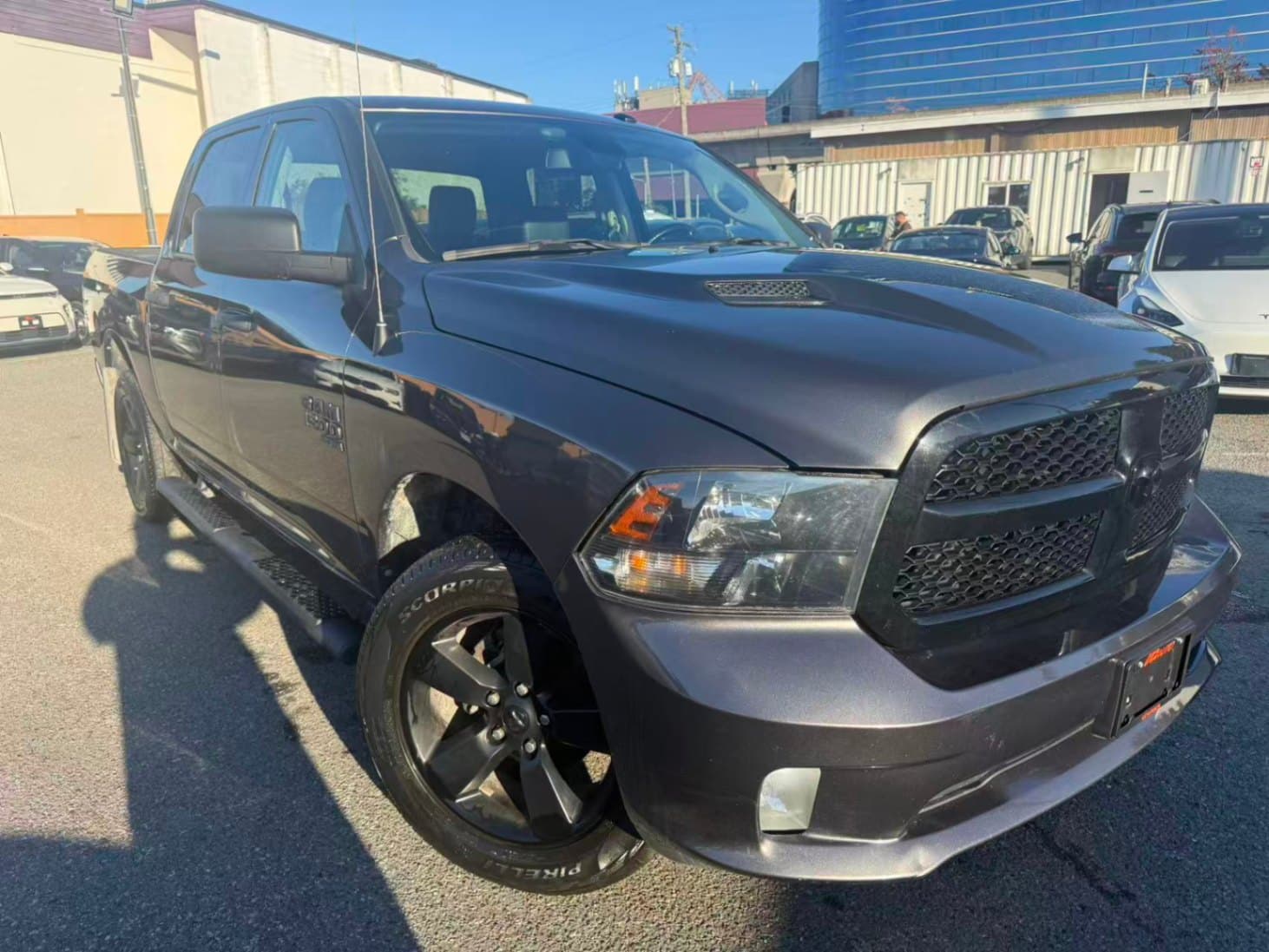 2022 Ram 1500 Classic Express 4x4 Crew Cab 5'7" Box No Accidents/BC Local thumbnail 4