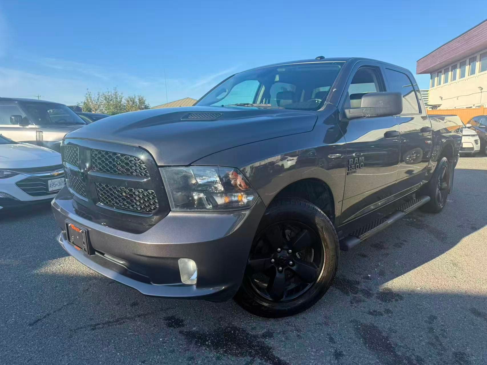 2022 Ram 1500 Classic Express 4x4 Crew Cab 5'7" Box No Accidents/BC Local thumbnail 2