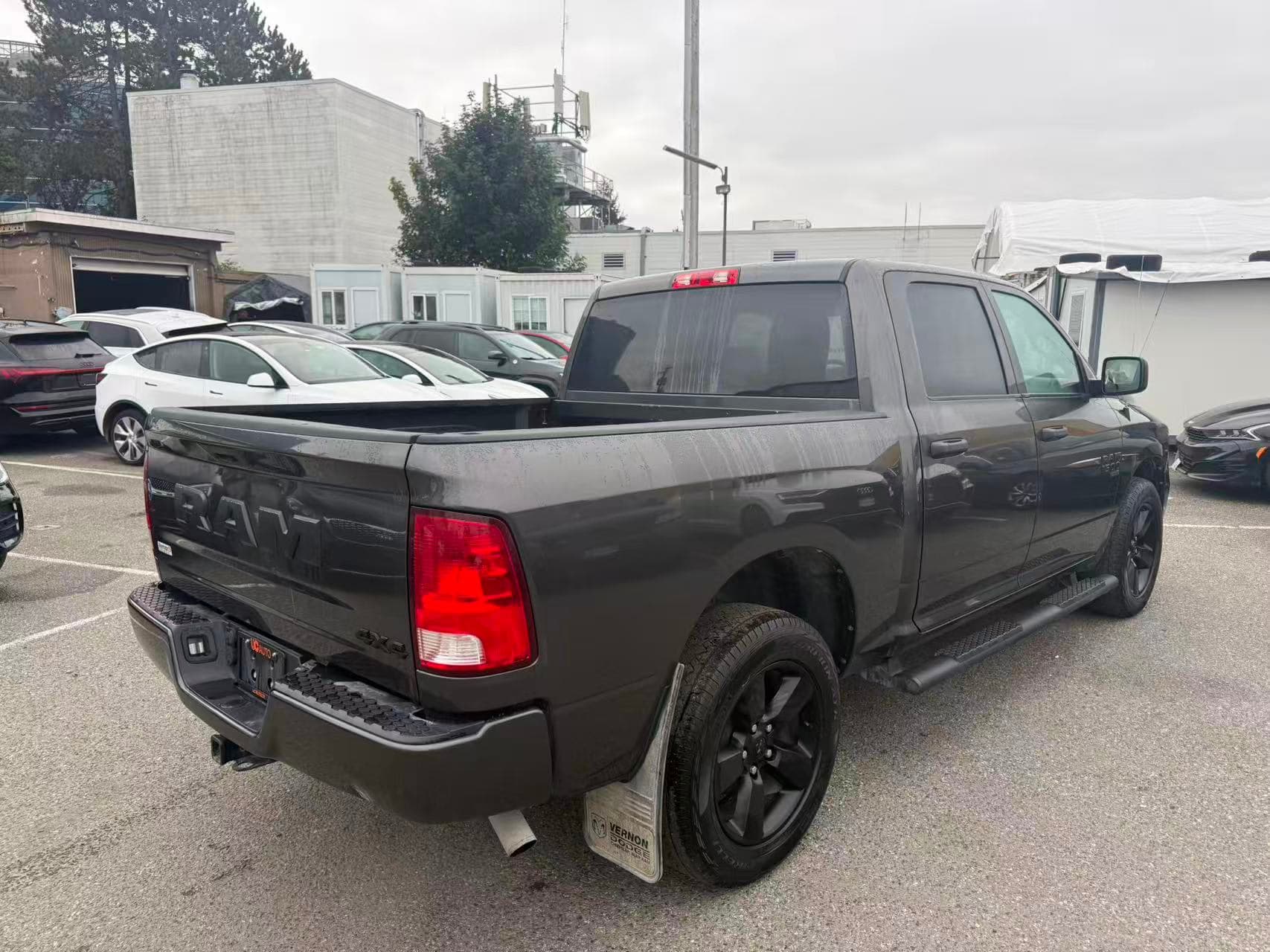 2022 Ram 1500 Classic Express 4x4 Crew Cab 5'7" Box No Accidents/BC Local thumbnail 6