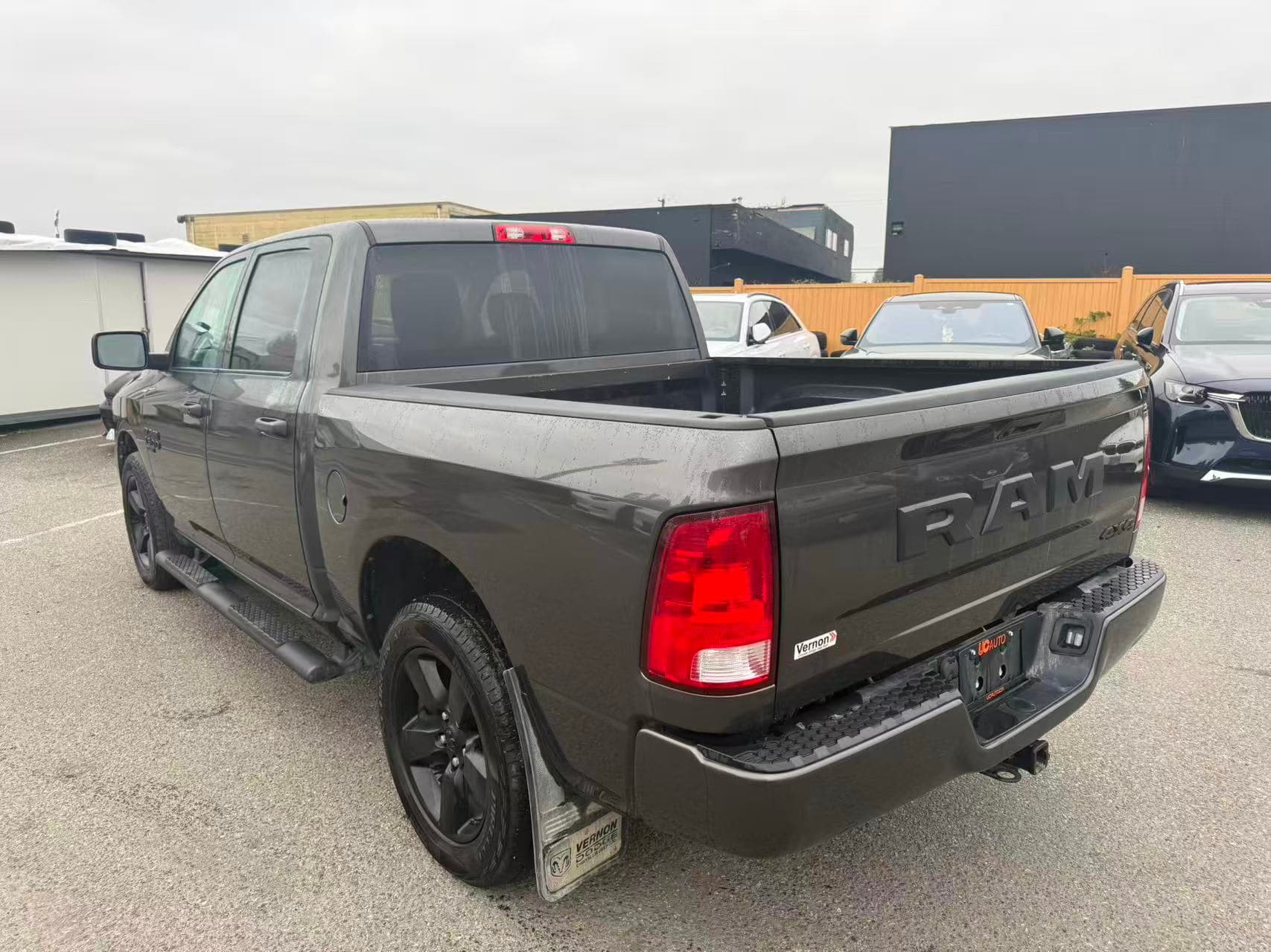 2022 Ram 1500 Classic Express 4x4 Crew Cab 5'7" Box No Accidents/BC Local thumbnail 8