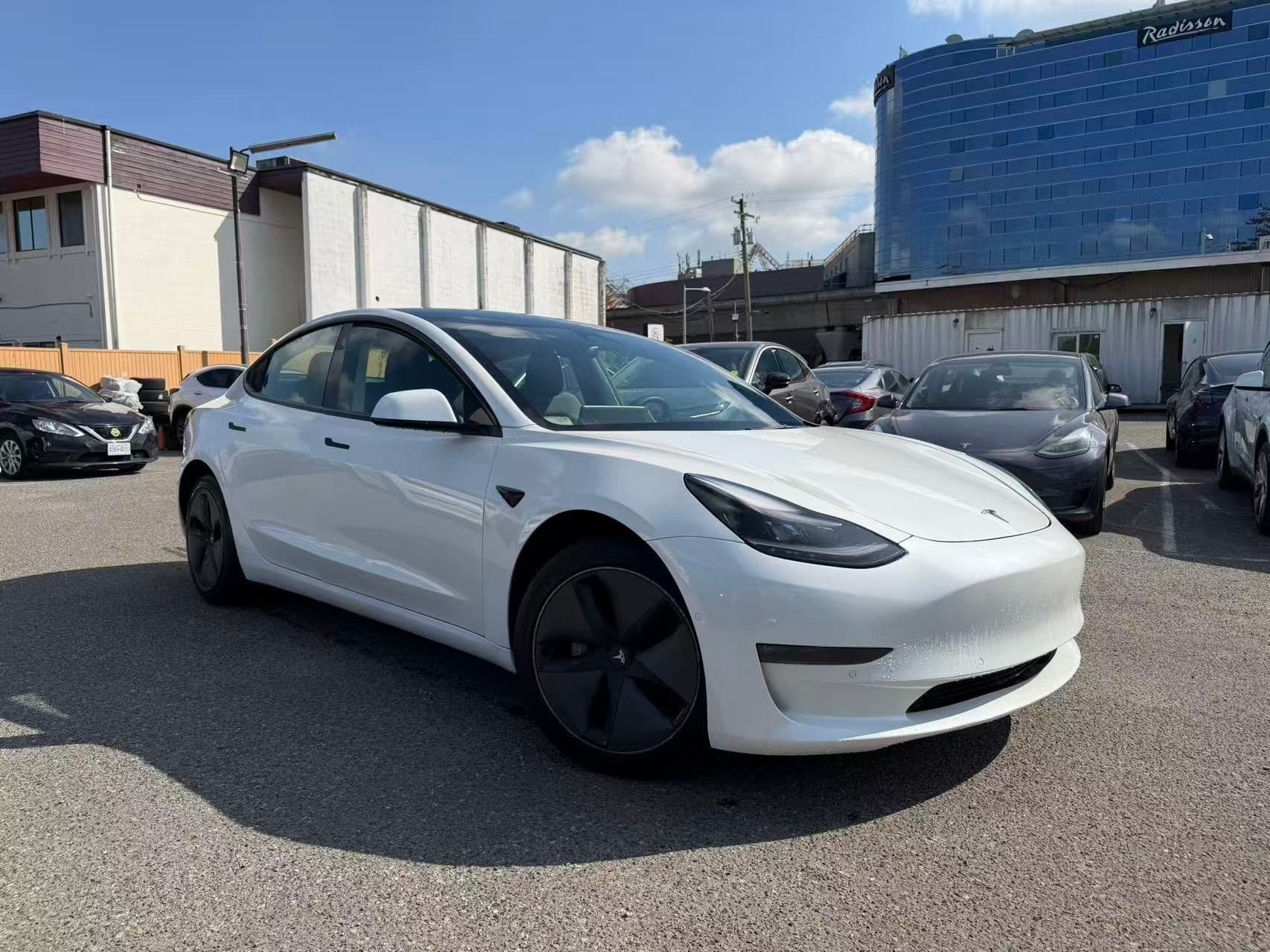 2022 Tesla Model 3 Long Range AWD *Ltd Avail* thumbnail 3