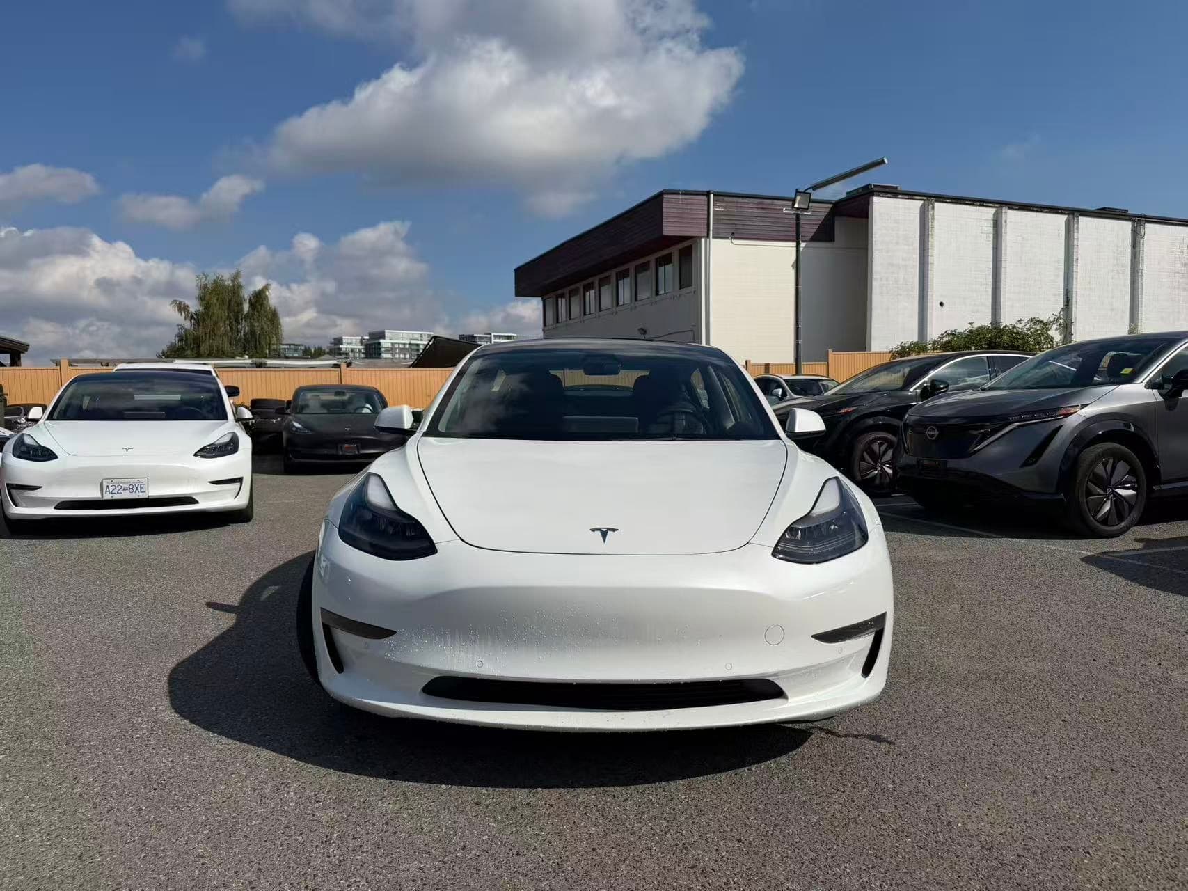 2022 Tesla Model 3 Long Range AWD *Ltd Avail* thumbnail 2