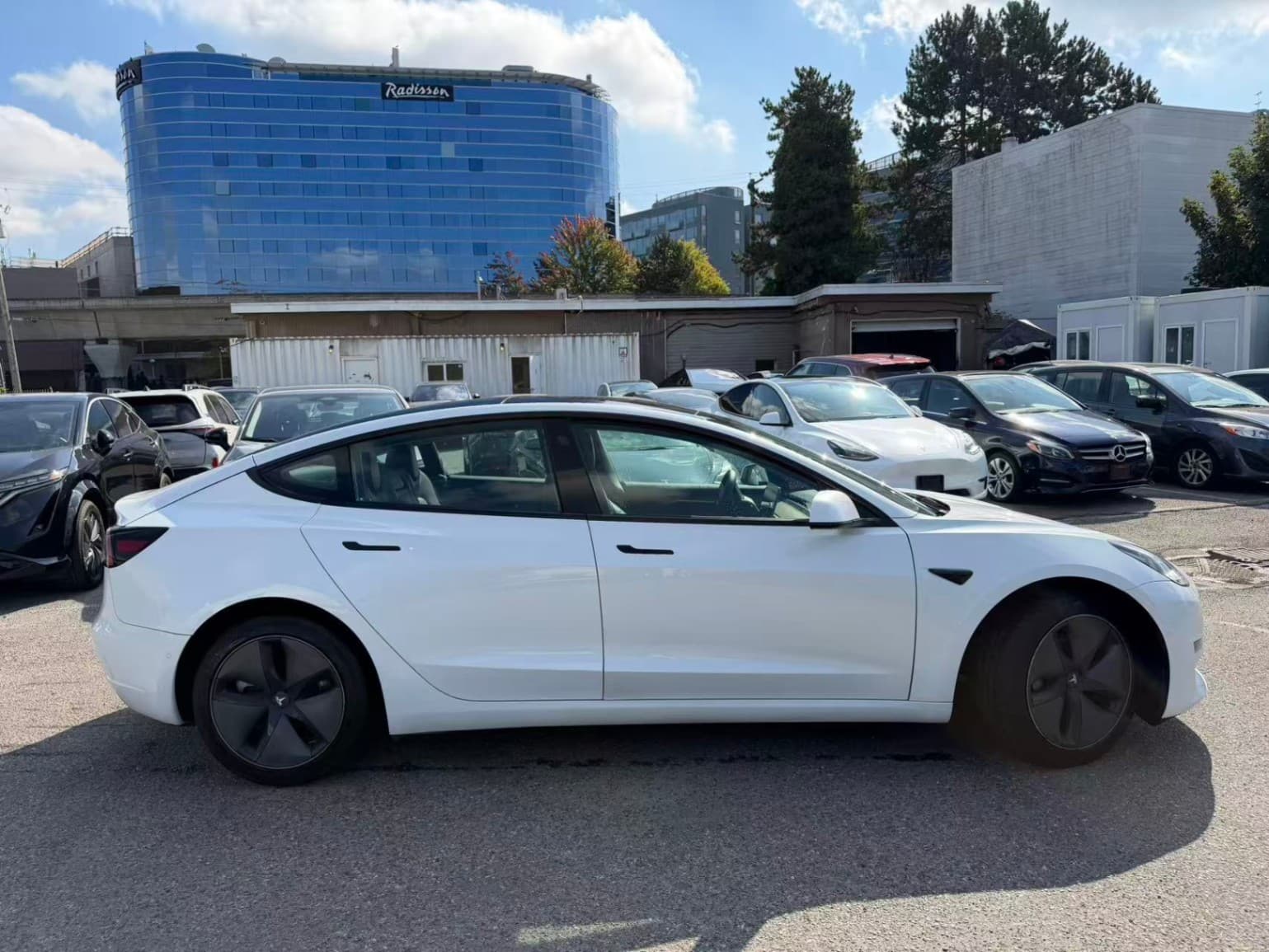 2022 Tesla Model 3 Long Range AWD *Ltd Avail* thumbnail 4