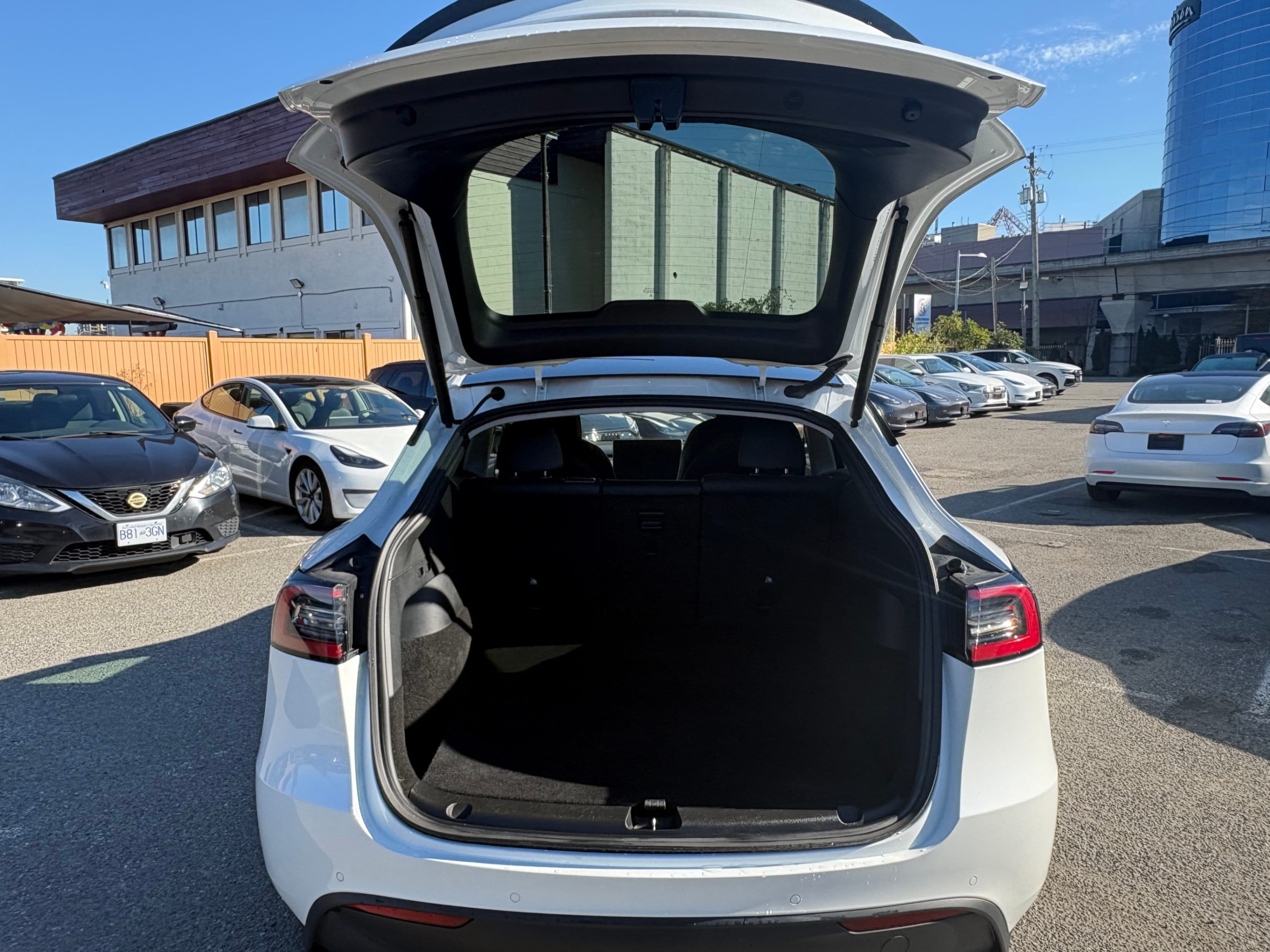 2022 Tesla Model Y Performance AWD thumbnail 17