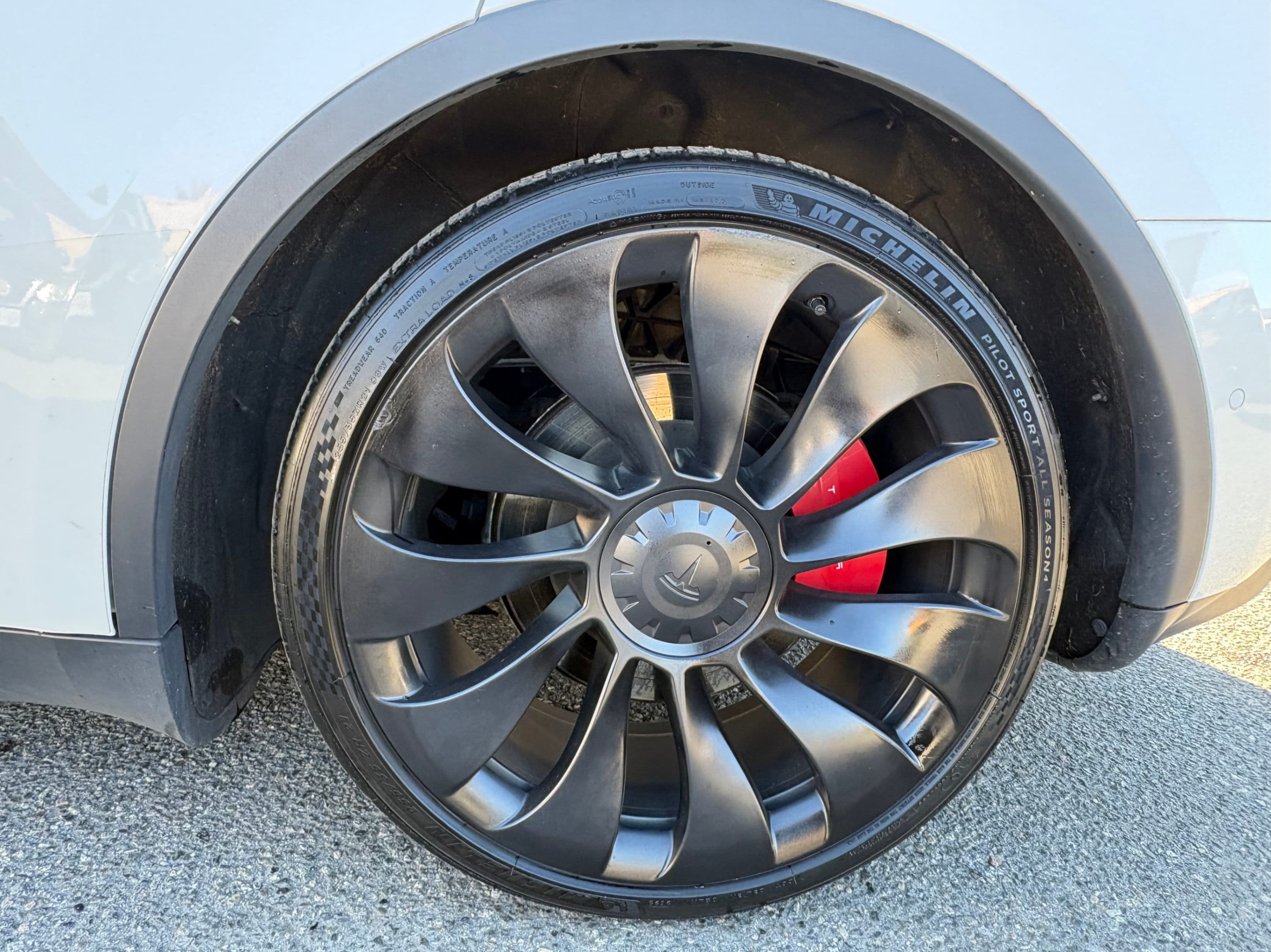 2022 Tesla Model Y Performance AWD thumbnail 16