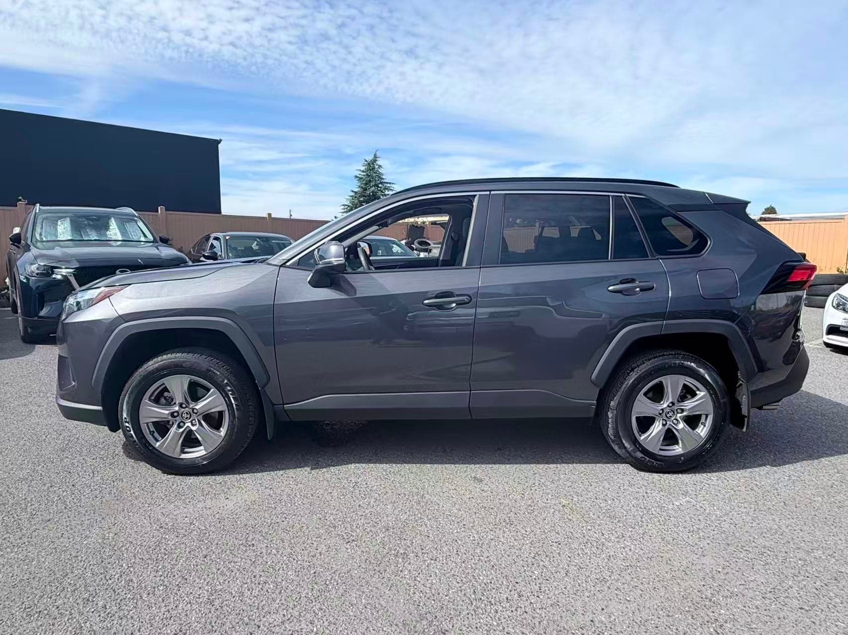 2022 Toyota RAV4 XLE AWD/ CLEAN TITLE/ BC LOCAL thumbnail 8