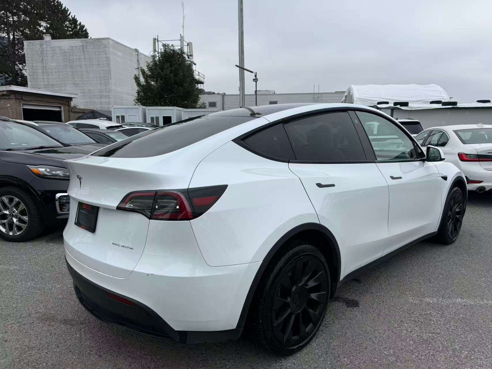 2023 Tesla Model Y Long Range AWD thumbnail 6