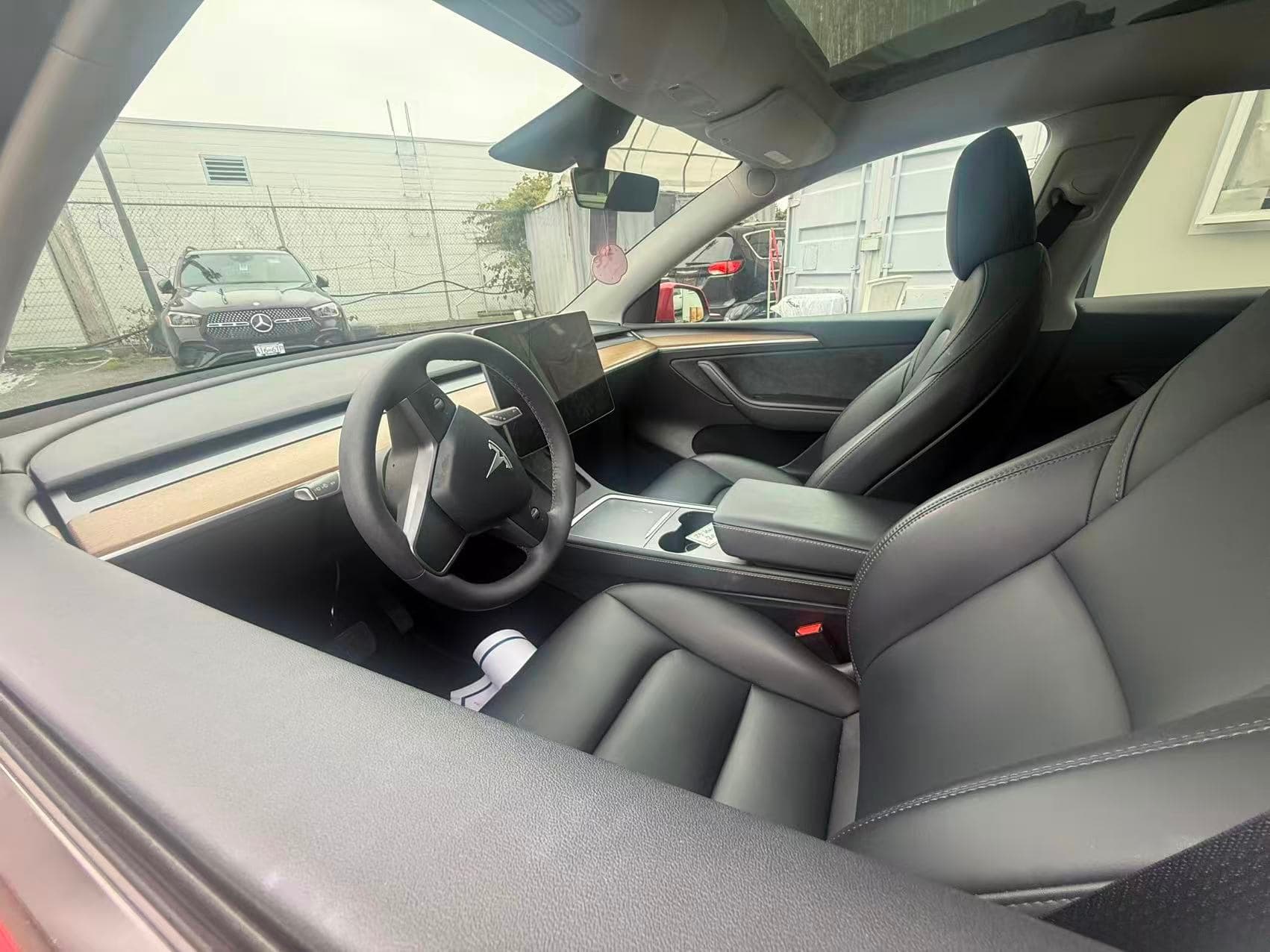 2023 Tesla Model Y RWD No Accident, BC Local, One Owner thumbnail 13