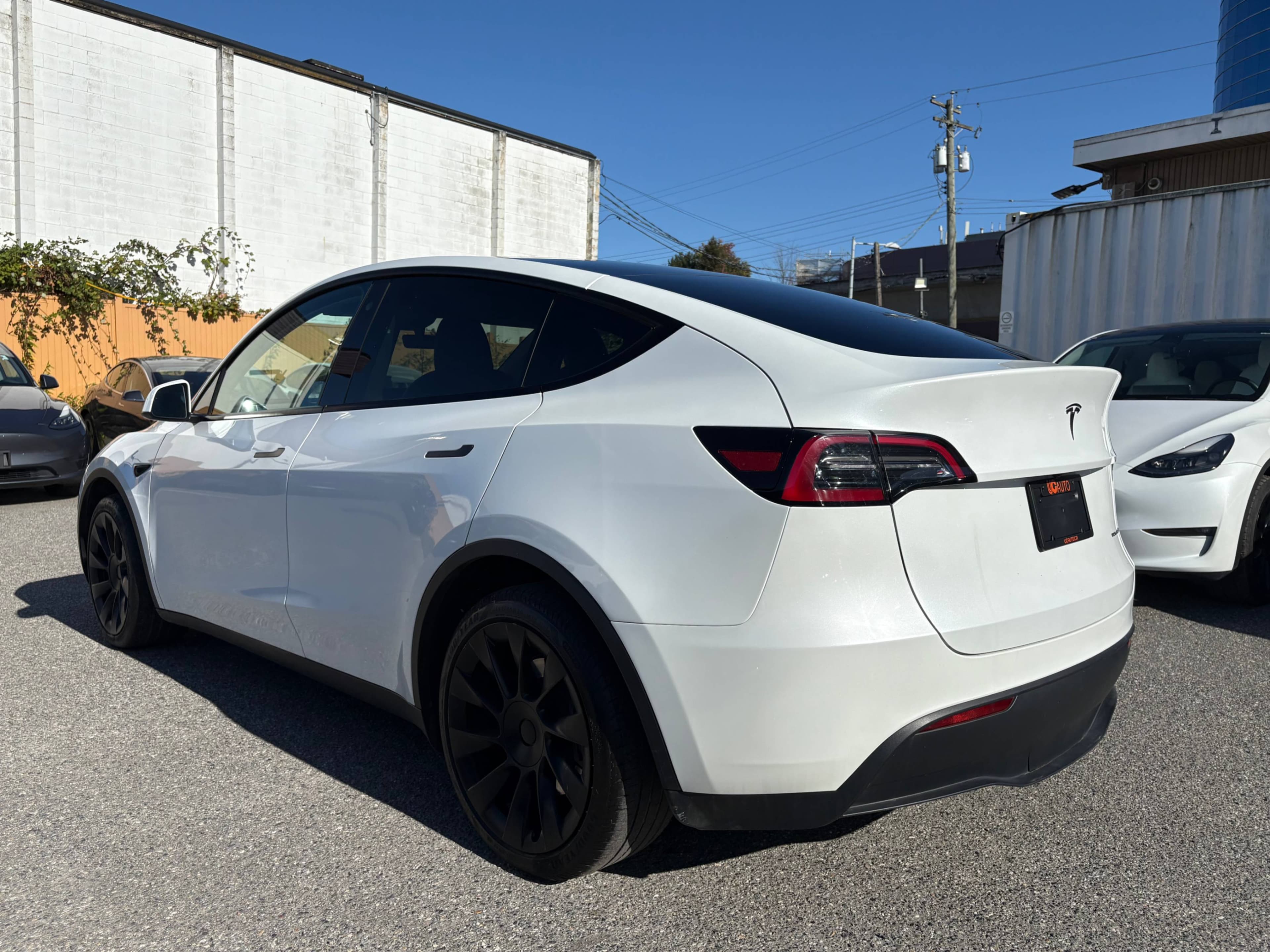 2023 Tesla Model Y Long Range AWD CLEAN TITLE/BC LOCAL CAR thumbnail 4