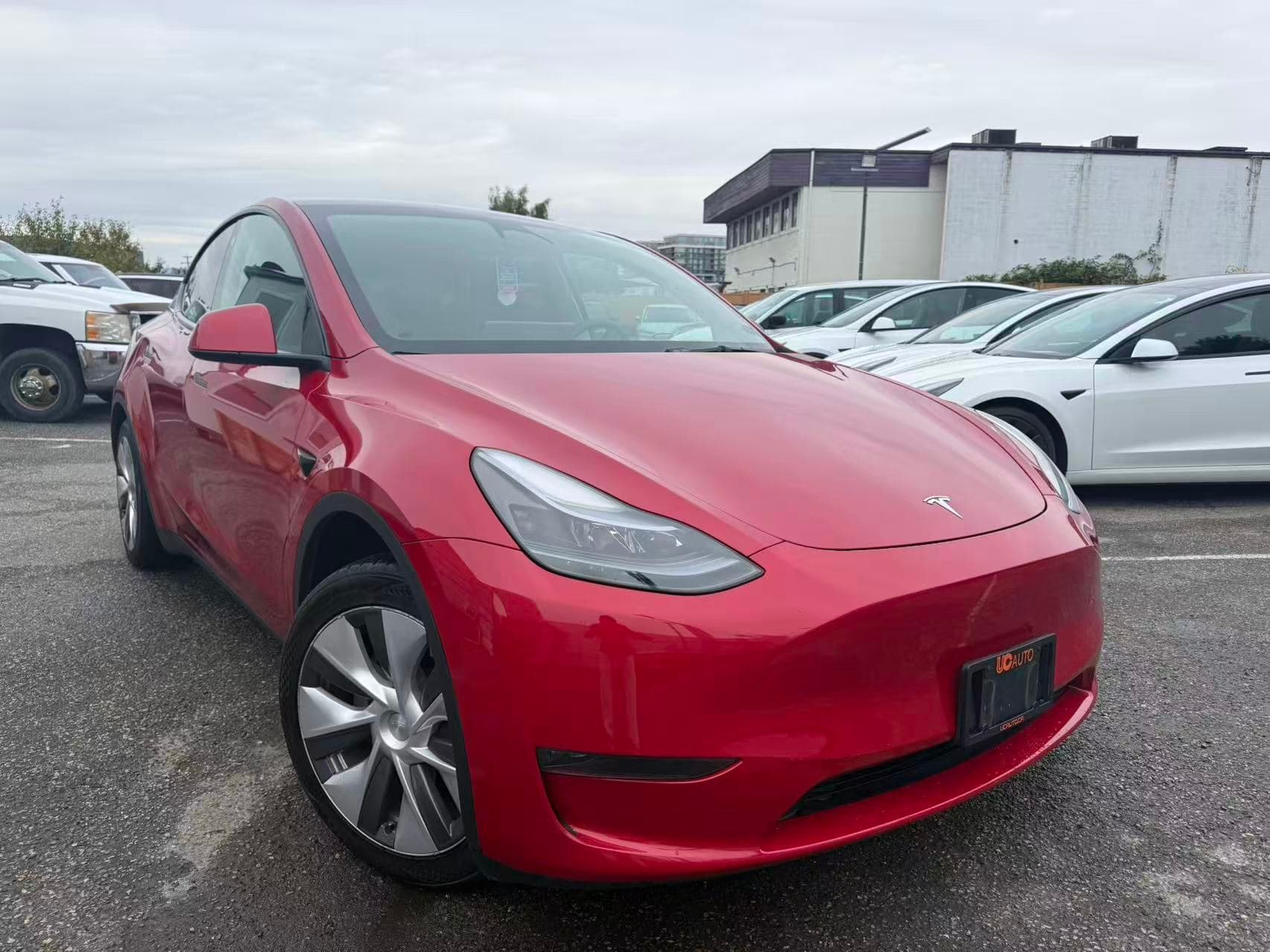 2023 Tesla Model Y RWD No Accident, BC Local, One Owner thumbnail 3