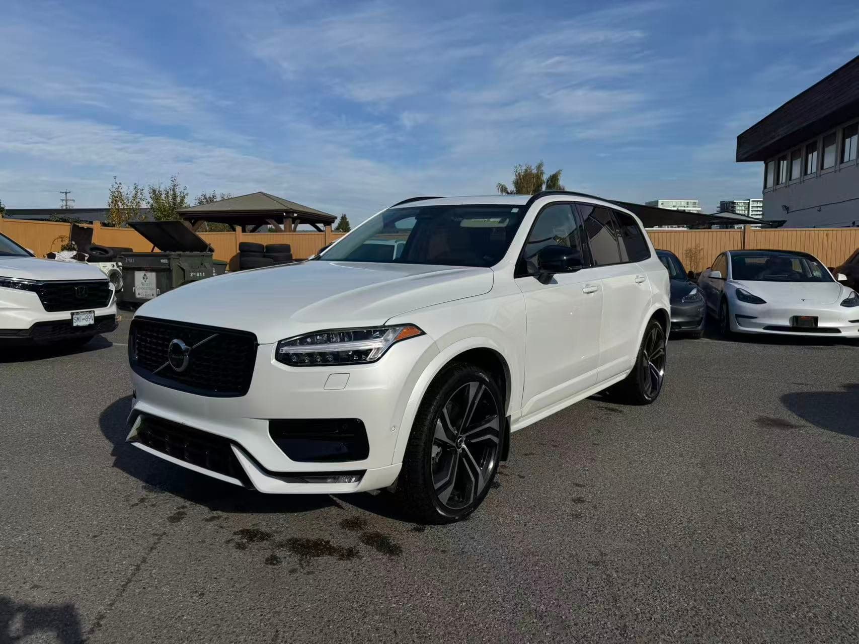 2023 Volvo XC90 Ultimate Dark Theme 7-Seater/ CLEAN TITLE/ EXTRA SET OF TIRE/ BOWER& WILKINS thumbnail 2
