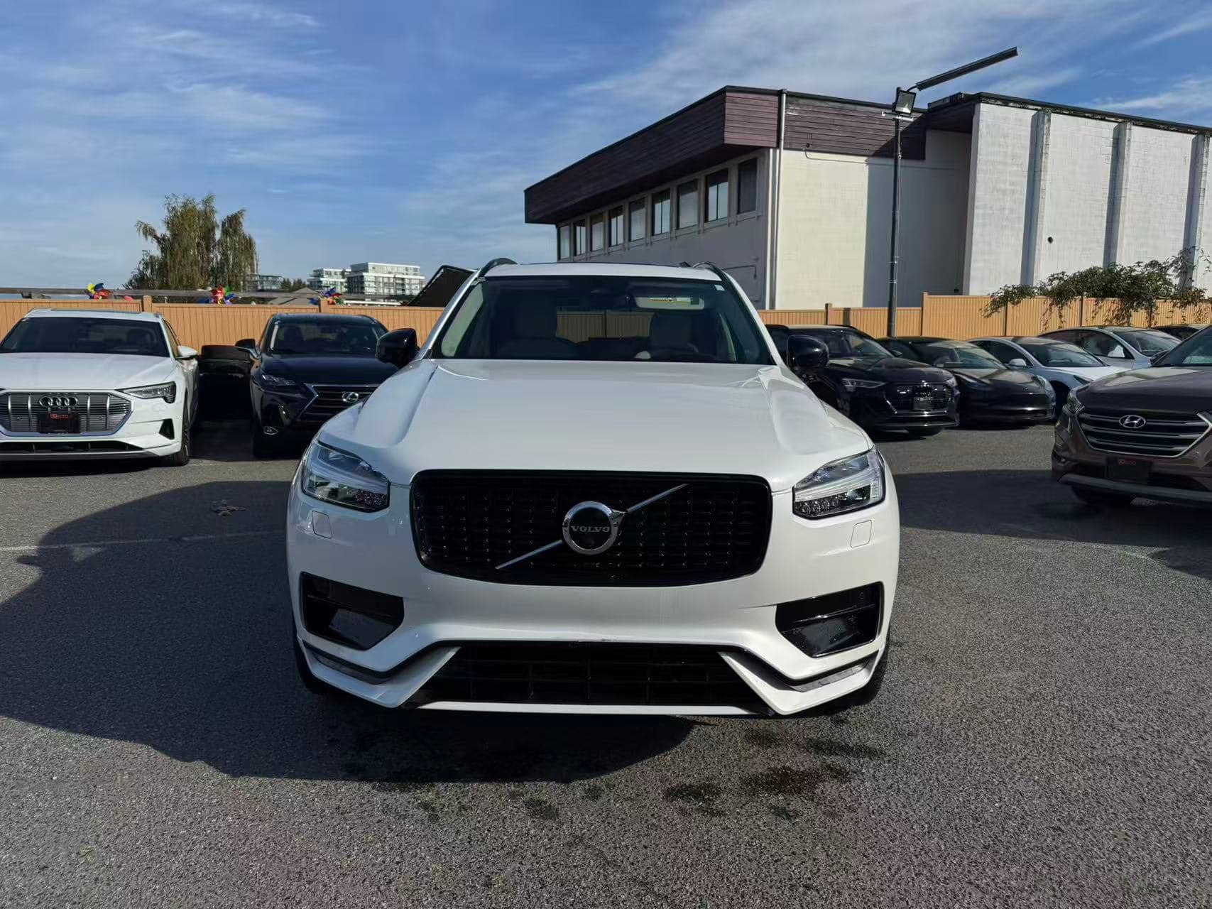 2023 Volvo XC90 Ultimate Dark Theme 7-Seater/ CLEAN TITLE/ EXTRA SET OF TIRE/ BOWER& WILKINS thumbnail 9