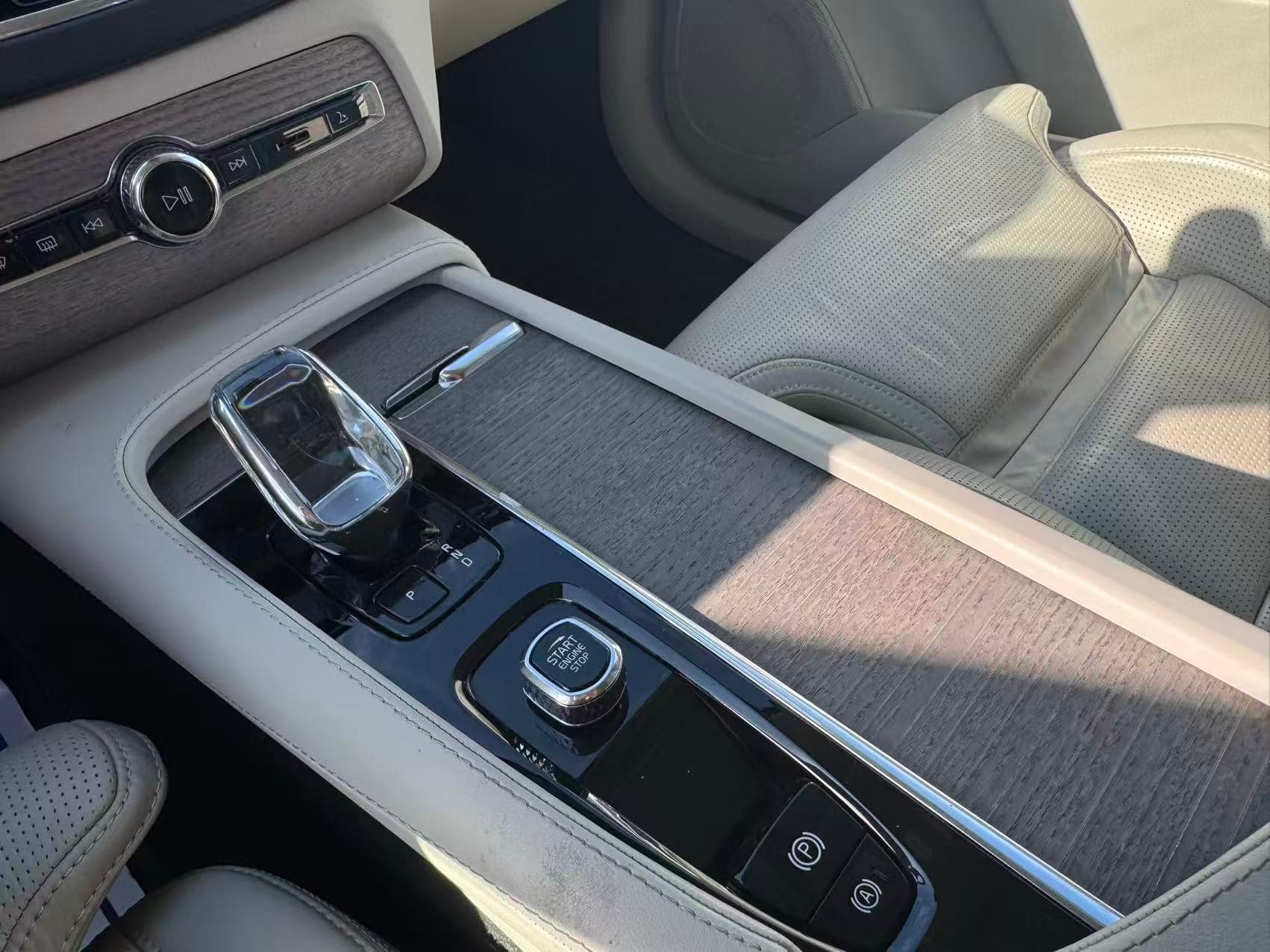 2023 Volvo XC90 Ultimate Dark Theme 7-Seater/ CLEAN TITLE/ EXTRA SET OF TIRE/ BOWER& WILKINS thumbnail 20