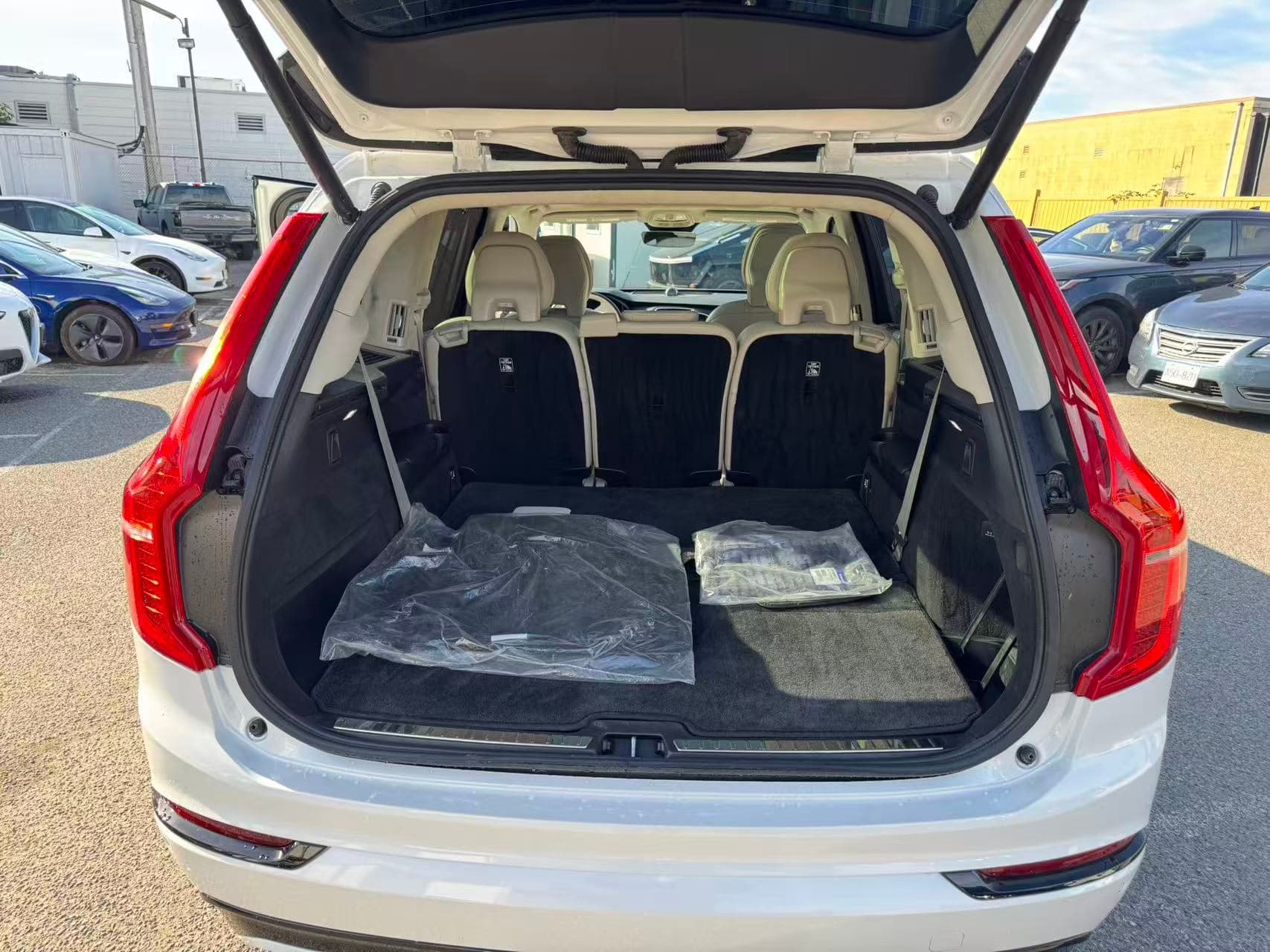 2023 Volvo XC90 Ultimate Dark Theme 7-Seater/ CLEAN TITLE/ EXTRA SET OF TIRE/ BOWER& WILKINS thumbnail 15