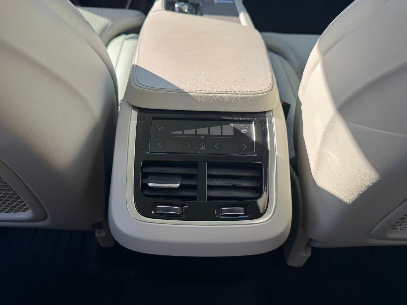 2023 Volvo XC90 Ultimate Dark Theme 7-Seater/ CLEAN TITLE/ EXTRA SET OF TIRE/ BOWER& WILKINS thumbnail 17