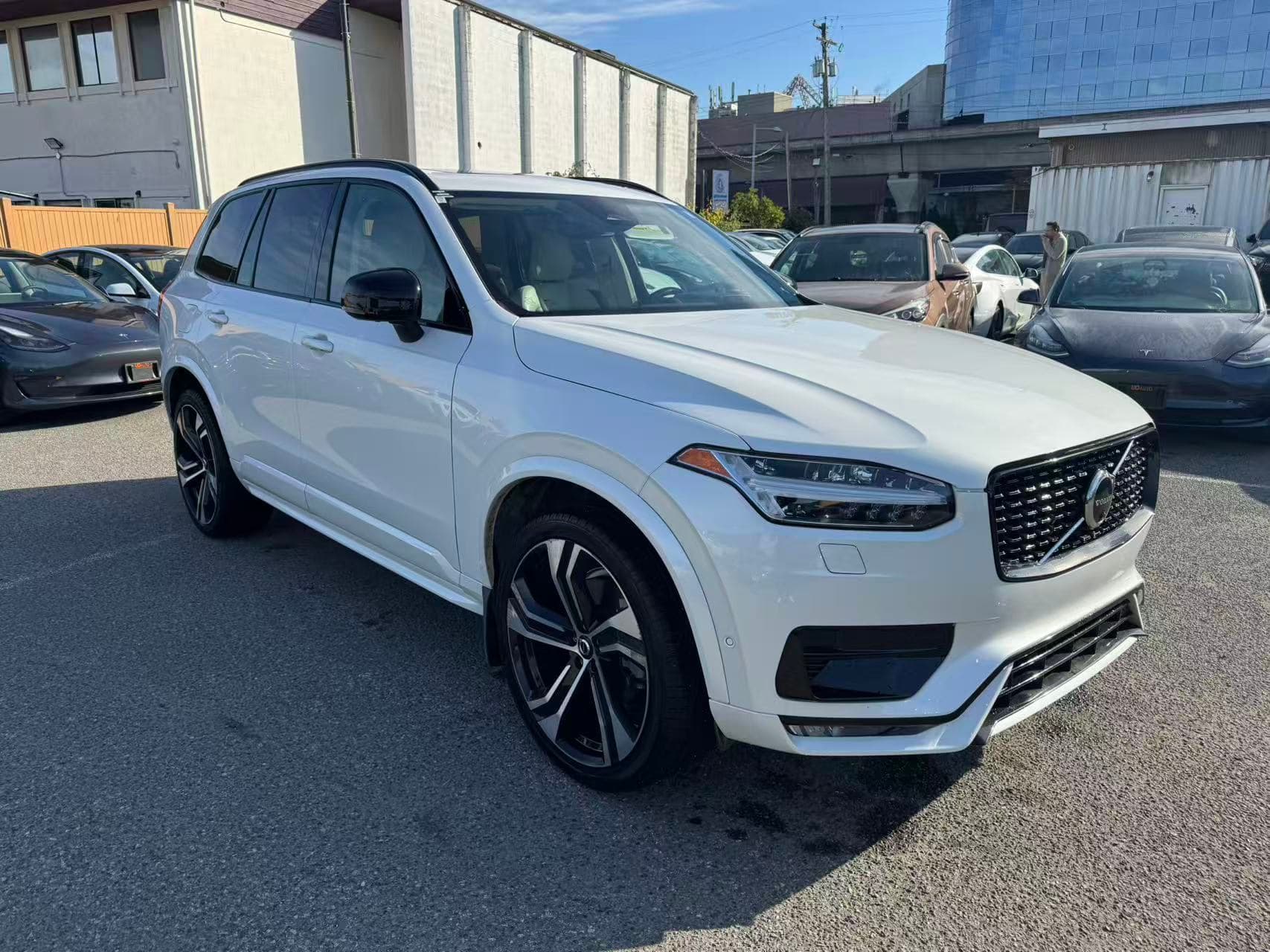 2023 Volvo XC90 Ultimate Dark Theme 7-Seater/ CLEAN TITLE/ EXTRA SET OF TIRE/ BOWER& WILKINS thumbnail 8