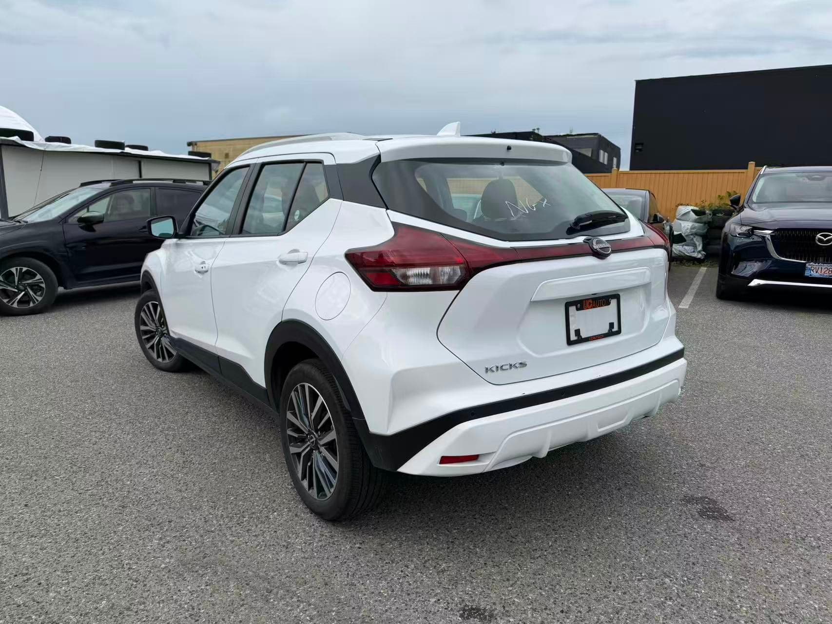 2025 Nissan Kicks Play SV/ NO ACCIDENT/BC LOCAL thumbnail 7