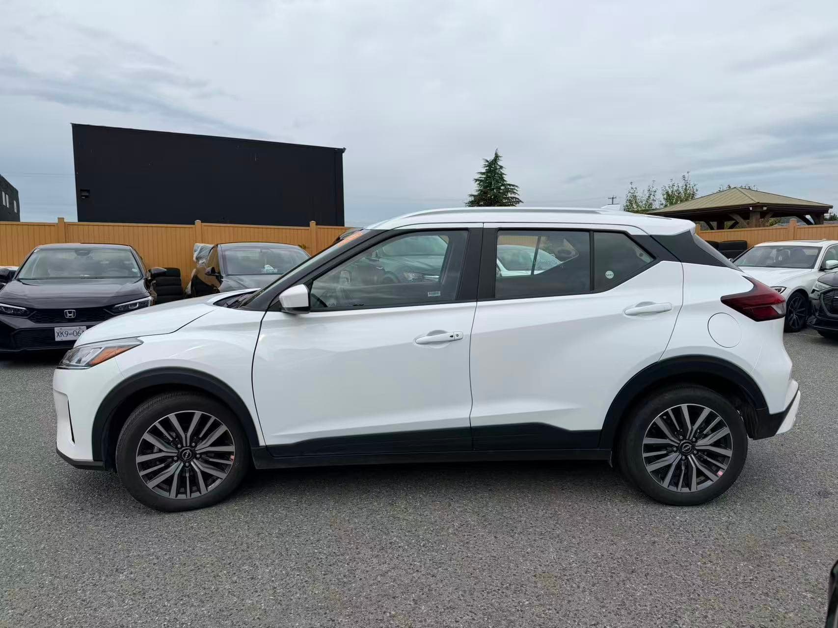 2025 Nissan Kicks Play SV/ NO ACCIDENT/BC LOCAL thumbnail 8