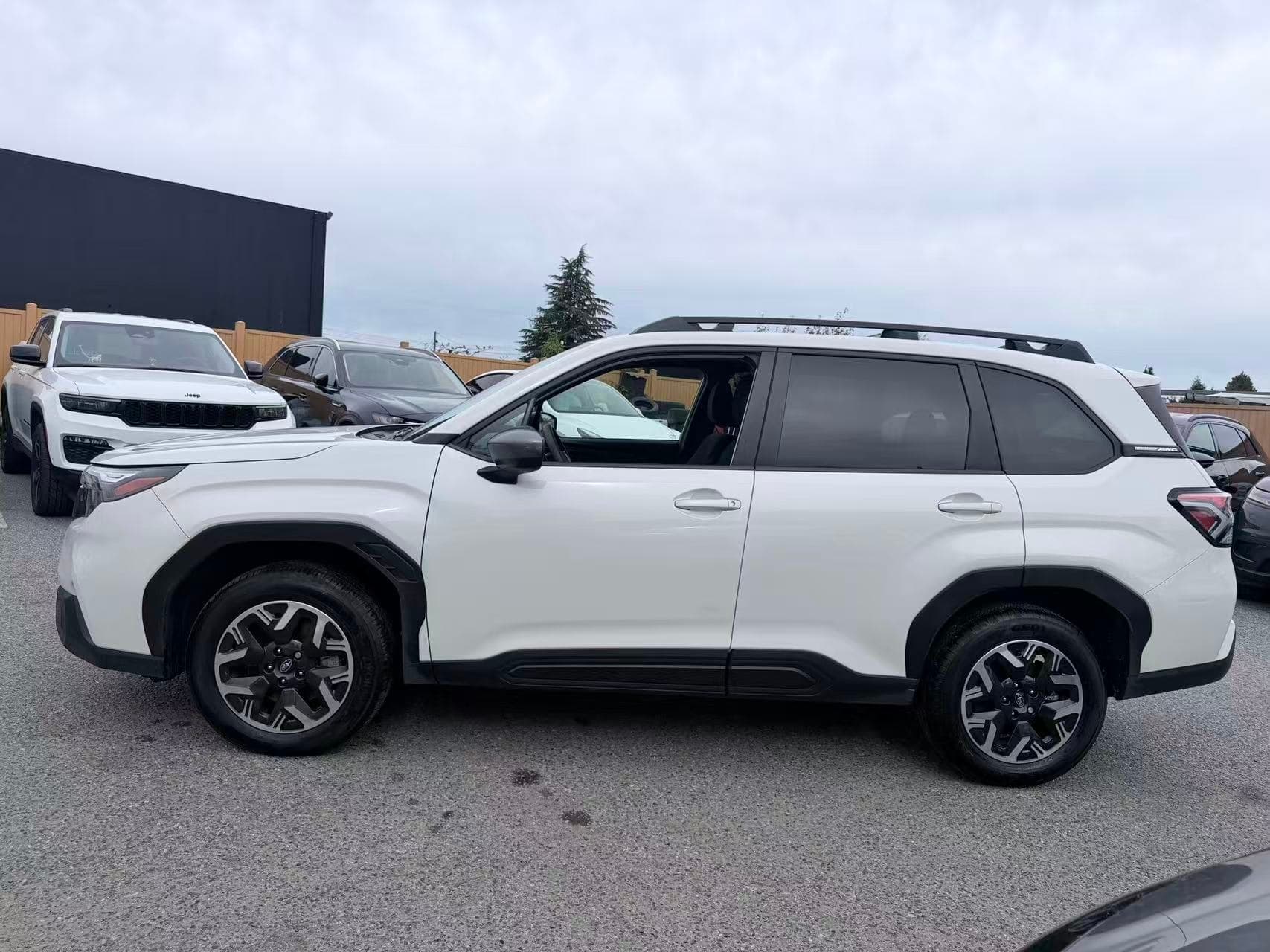 2025 Subaru Forester Touring AWD/ NO ACCIDENT/ BC LOCAL/ ONE OWNER thumbnail 8