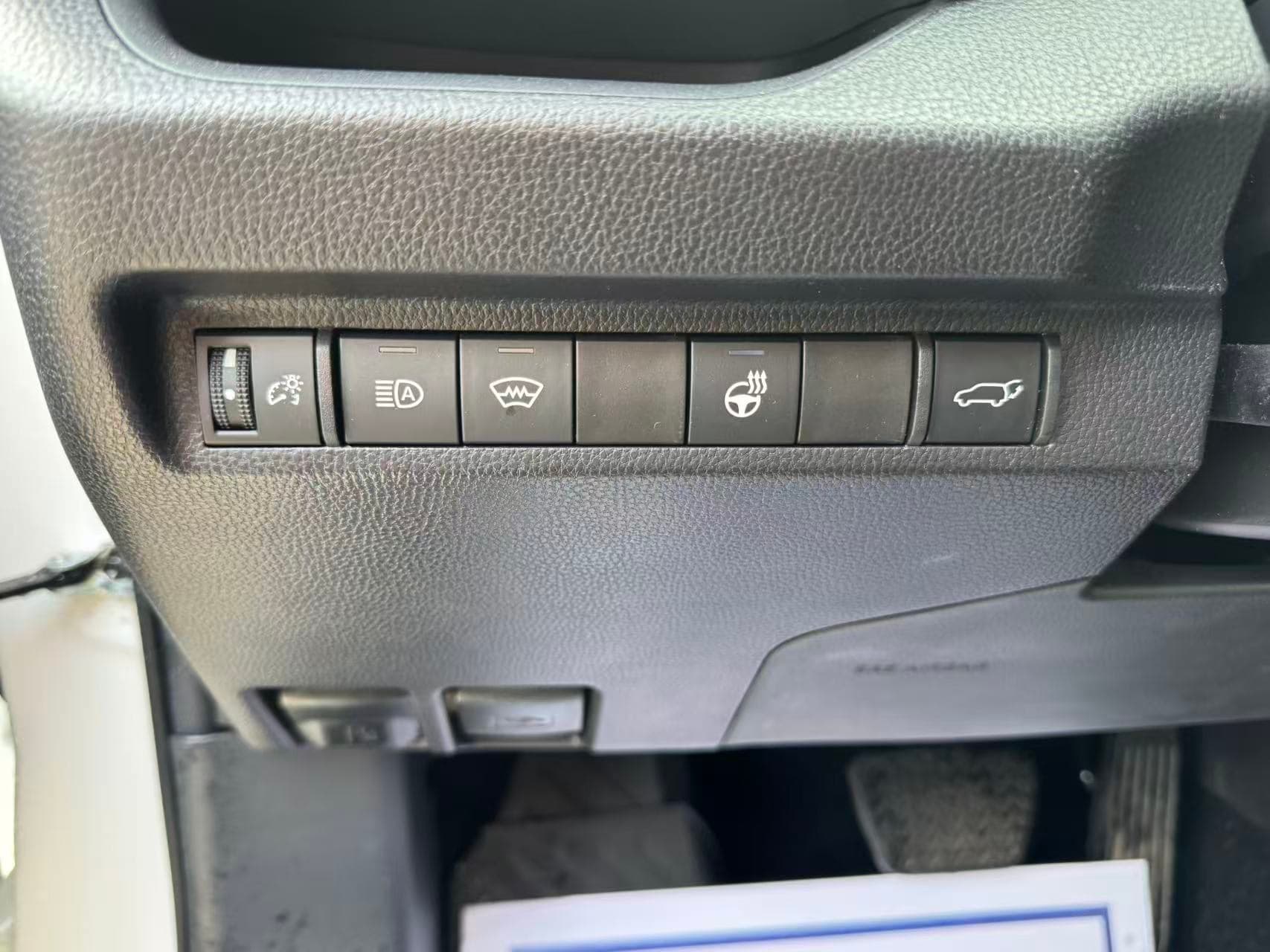 2025 Toyota RAV4 XLE Premium AWD NO ACCIDENTS/BC LOCAL/ONE OWNER thumbnail 13